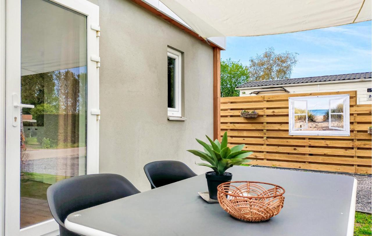 Nice Home In Heinkenszand With Kitchen Buitenkant foto